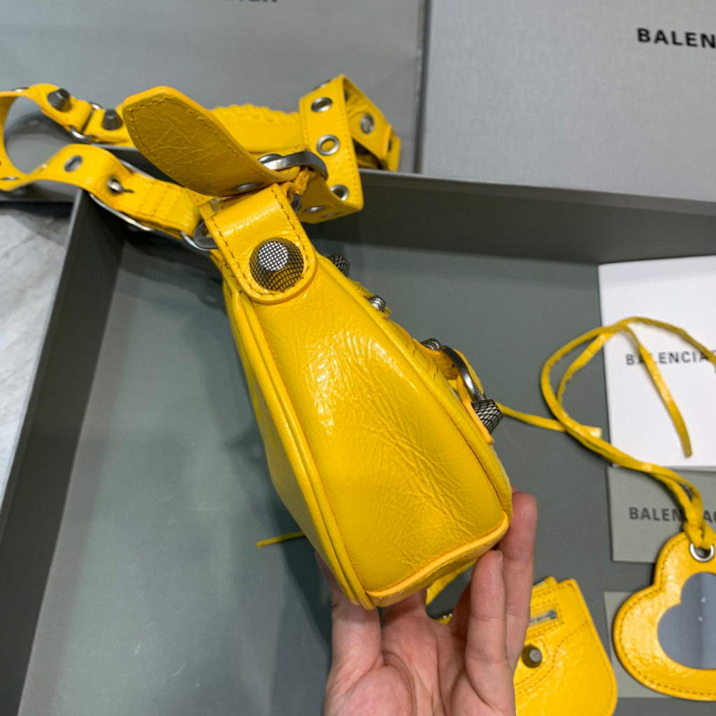 Balenciaga 700940210 Women’s Neo Cagole XS Handbag in Yellow Arena lambskin Easybags13456